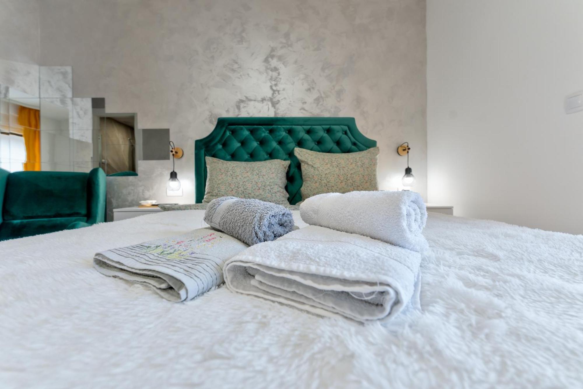 Apartment M&l *